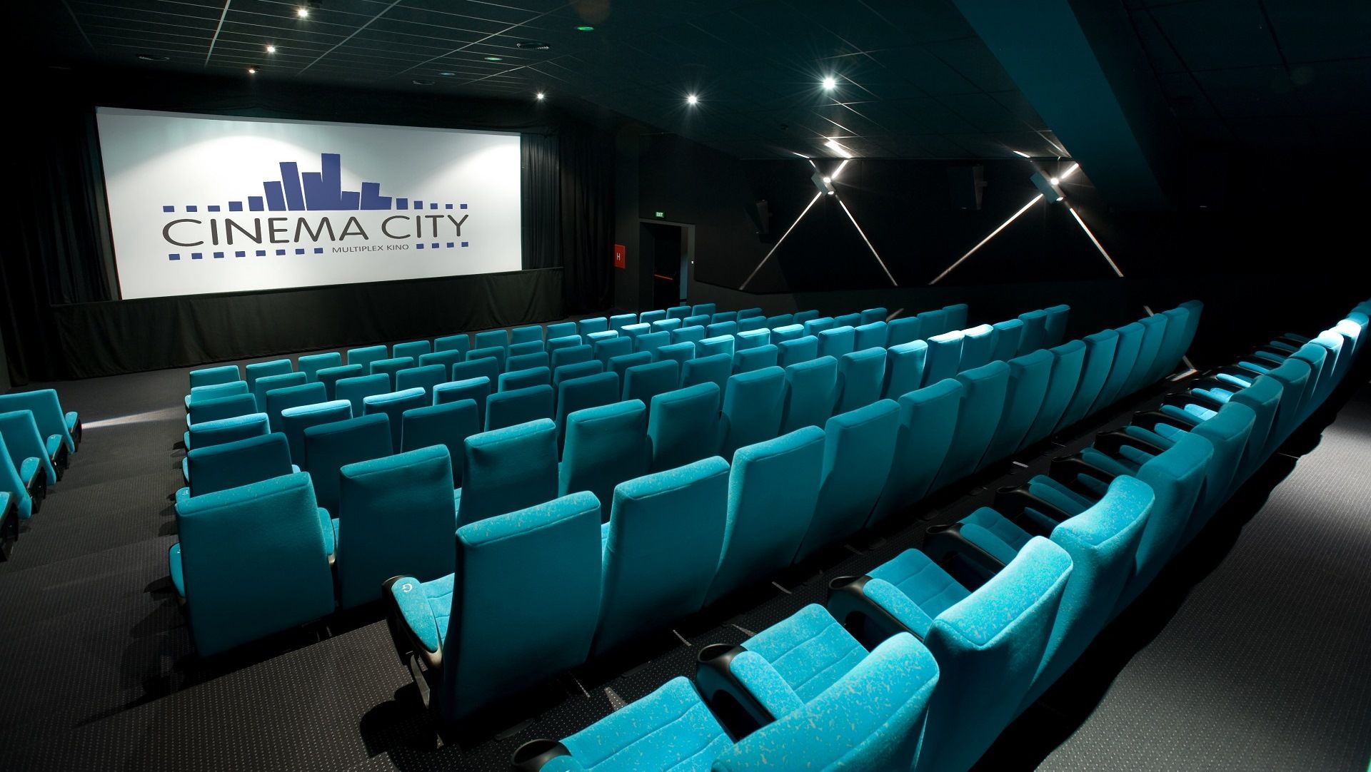 Синема сити сегодня. Cinema City Arkadia. Multiplexe Gaumont-Aquaboulevard фото.