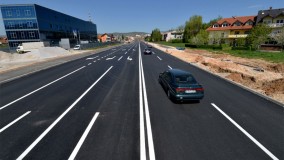 New road being laid between the airport and the center of Sarajevo